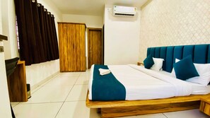 Deluxe Double Room, Balcony, City View | Laptop workspace, free WiFi