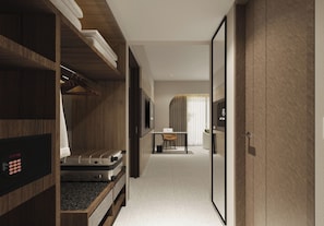 Suite | In-room safe, desk, laptop workspace, blackout curtains