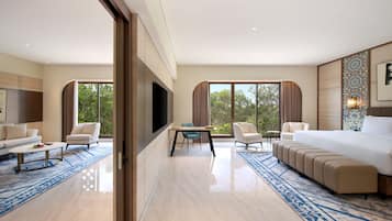 Suite | In-room safe, desk, laptop workspace, blackout drapes