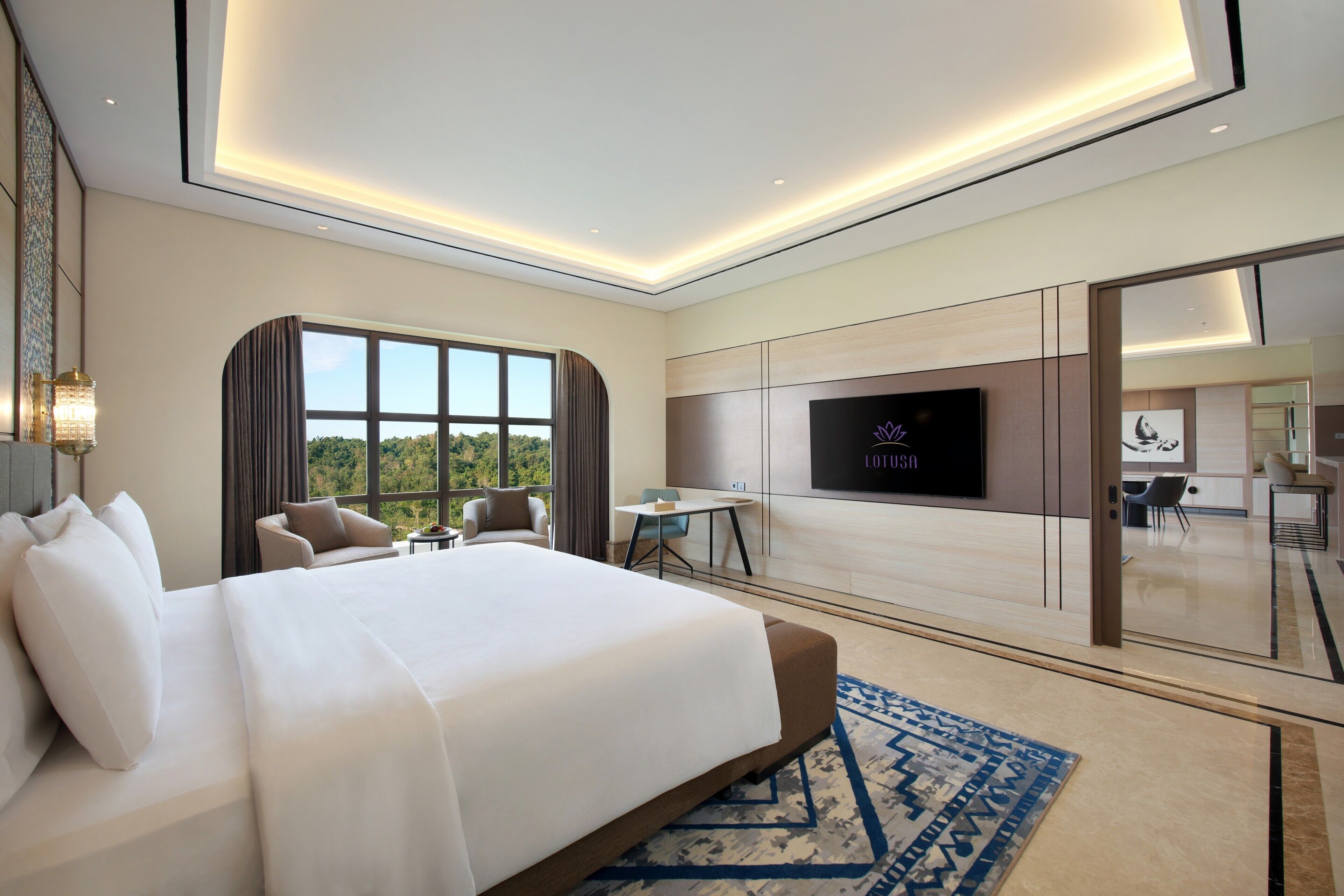 Presidential Suite | In-room safe, desk, laptop workspace, blackout drapes
