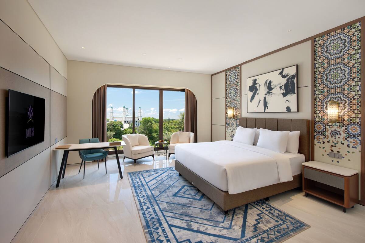 Deluxe Double Room | In-room safe, desk, laptop workspace, blackout drapes