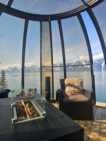 Lyngen Panorama, outstanding  3-bedroom cottage in delightful Troms whid Dome