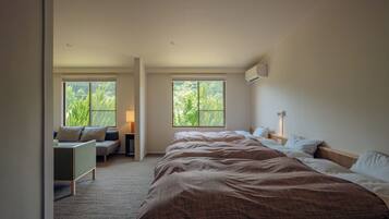 In-room safe, blackout curtains