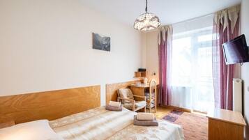 Suite Junior, balcone | Ferro/asse da stiro, Wi-Fi gratuito