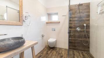 Junior Suite, Balcony | Bathroom