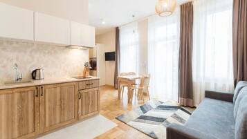 Junior Suite, Balcony | Iron/ironing board