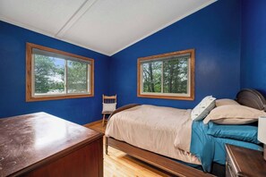 Escrivaninha, ferros/tábuas de passar roupa, Wi-Fi de cortesia