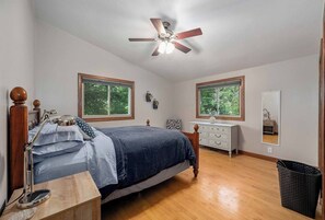 Desk, iron/ironing board, free WiFi, bed sheets