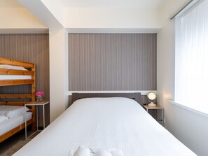 1 dormitori, un bressol de viatge i wifi gratuïta