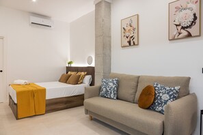 Iron/ironing board, free WiFi, bed sheets - The Maritim Studio B by Florit Flats (Valencia)