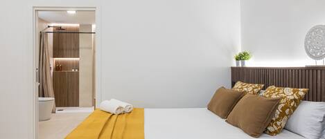 Fer et planche à repasser, Wi-Fi gratuit, draps fournis