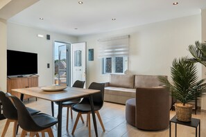 TV - Apartment 'One with Private Pool' with Private Pool, Wi-Fi and Air Conditioning (Kos)