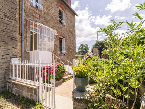 Semi-detached house in Pontorson with private garden, 2 bedrooms, Internet included