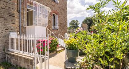 Charmante maison avec jardin privé à Pontorson