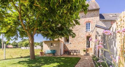 Terraced house in Pontorson with enclosed garden and 2 bedrooms