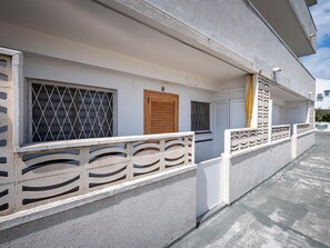 Exterior - Modern Apartment in Creixell, 5 min from Beach (Creixell)