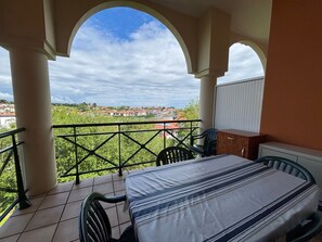 Outdoor dining - Apartment for 6 with Socoa view and terrace (Ciboure)