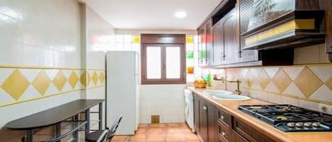 Fridge, microwave, coffee/tea maker, toaster