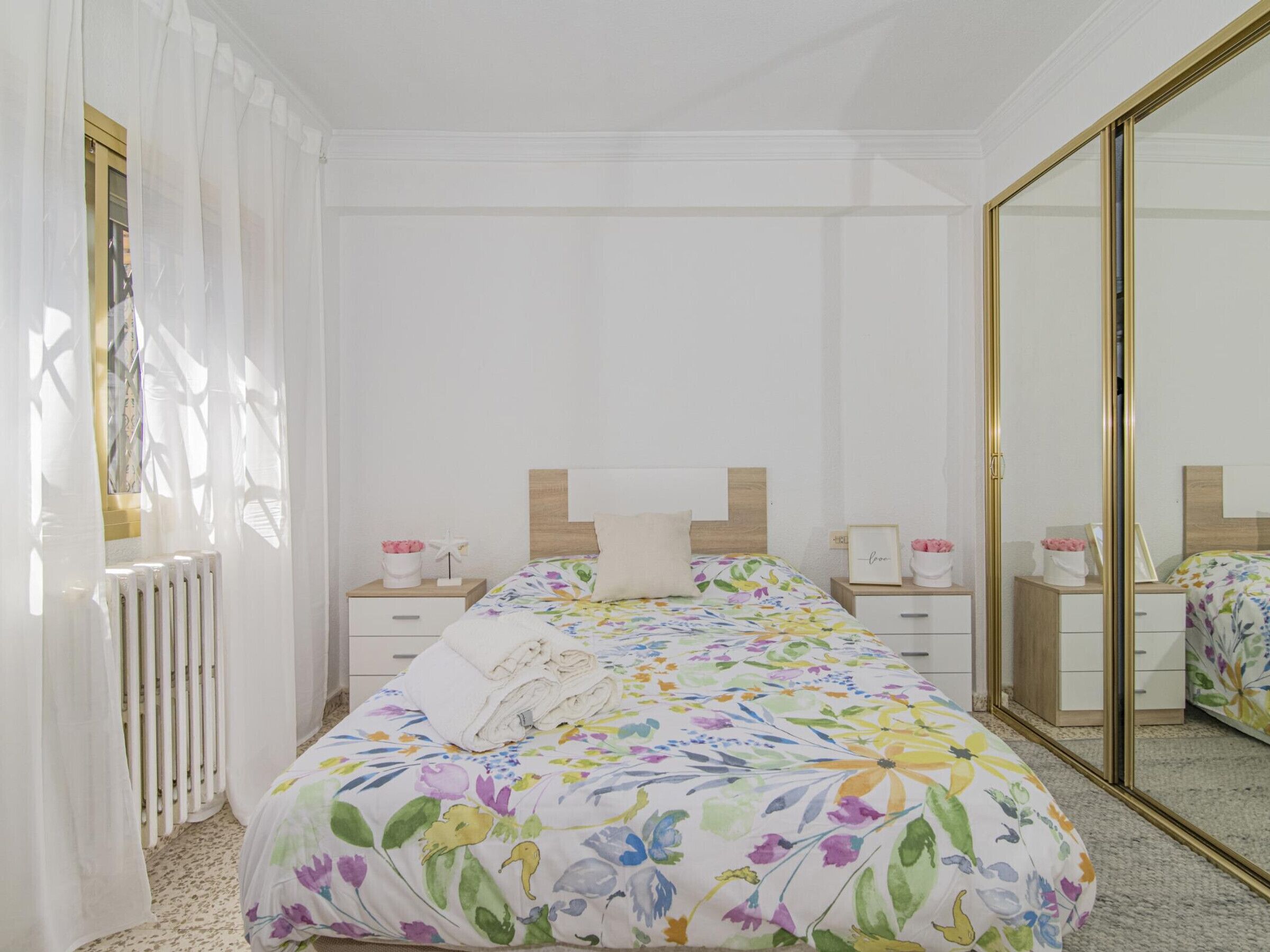 2 bedrooms, internet, bed sheets