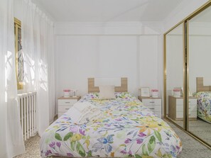 2 bedrooms, internet, bed sheets