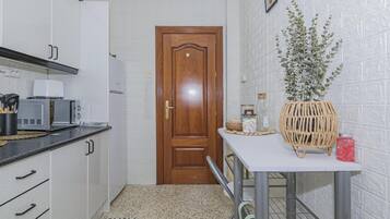 Fridge, microwave, oven, coffee/tea maker