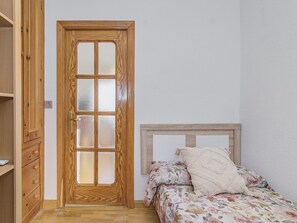 2 bedrooms, bed sheets