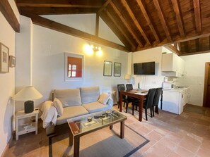 TV - Charming lodging in Albaicín with pool (Granada)