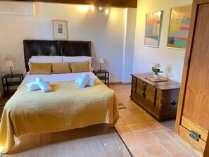 1 bedroom, Internet, bed sheets - Charming lodging in Albaicín with pool (Granada)