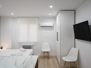 Bed sheets - Apartment in Granada - Comfort and Convenience (Granada)