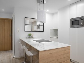 冷蔵庫、電子レンジ、コーヒー / ティーメーカー