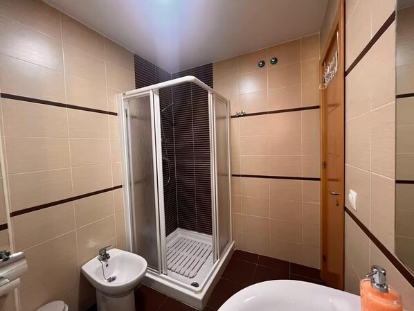 Hair dryer, soap, toilet paper - Rental in Málaga on C/ Rafaela (Málaga)