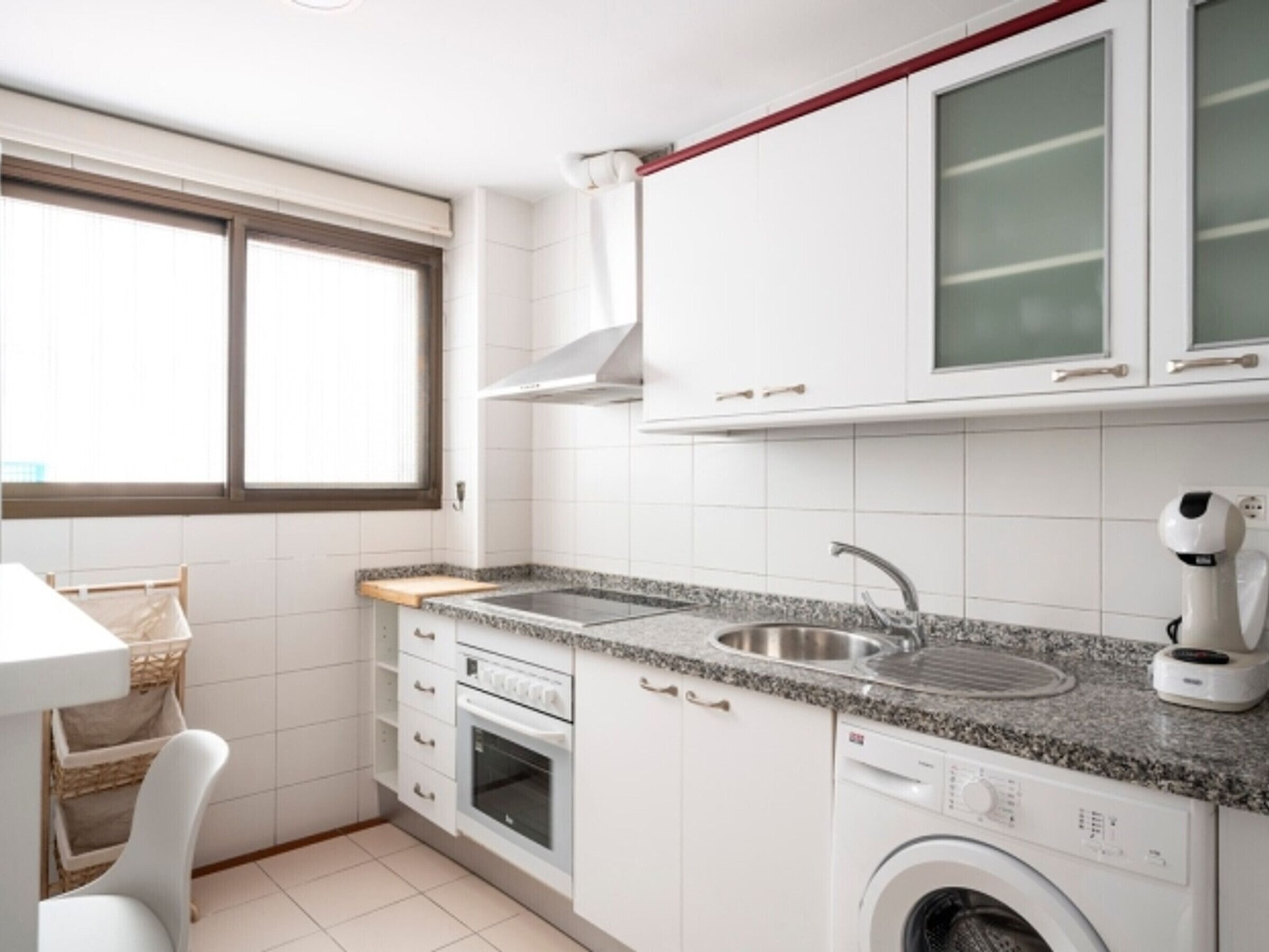 Fridge, microwave, oven, coffee/tea maker