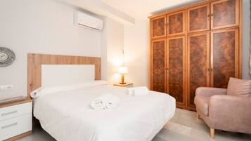 1 quarto, acesso Ă internet, roupa de cama