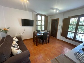 TV - Charming Carmen in Albaicín with parking and air conditioning (Granada)