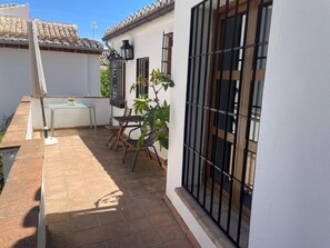 Outdoor dining - Charming Carmen in Albaicín with parking and air conditioning (Granada)