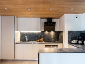 Fridge, microwave, stovetop, dishwasher