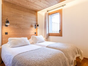 4 chambres, accès au Wi-Fi (inclus), accessible en fauteuil roulant