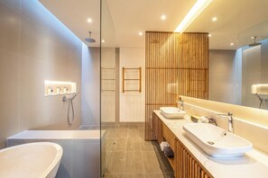 Hair dryer, towels - Opulent 6BR Villa, 400m from Canggu Golden Shore (Canggu)