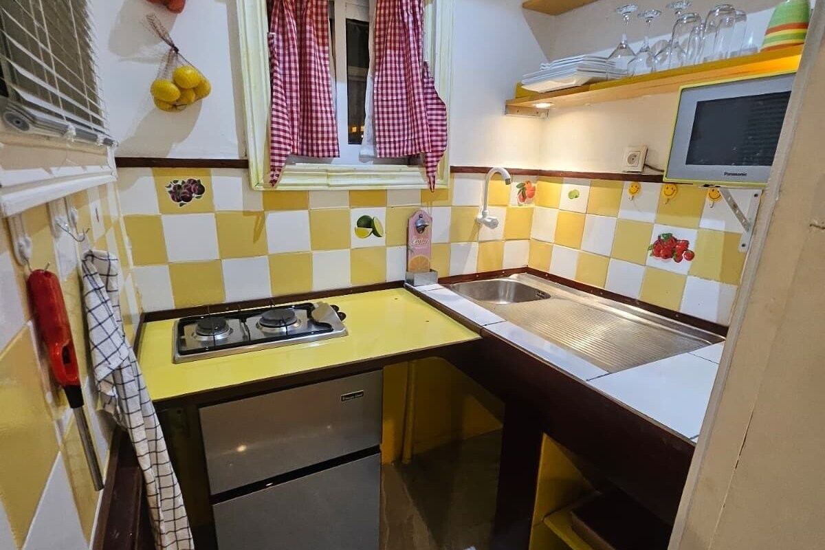 Studio, Garden View | Private kitchen