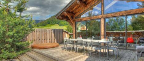 屋外ダイニングエリア