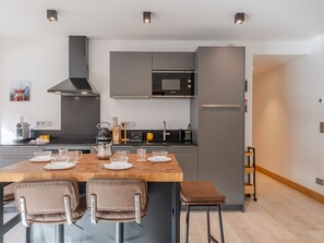 Fridge, microwave, oven, dishwasher - Morzine Center, 3 br / 7 ppl, parking & balcony (Morzine)