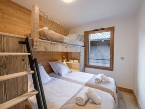 3 bedrooms, free WiFi, bed sheets - Morzine Center, 3 br / 7 ppl, parking & balcony (Morzine)