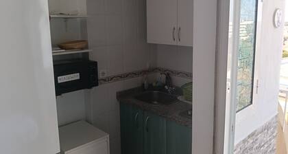 Studio '100 m vom Strand entfernt' mit Gemeinschaftspool, privater Terrasse und WLAN