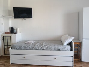 Iron/ironing board, WiFi, bed sheets, wheelchair access - Studio '100m from the Beach' with Communal Pool, Private Terrace (Matalascañas)
