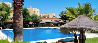 Studio '100m from the Beach' with Communal Pool, Private Terrace