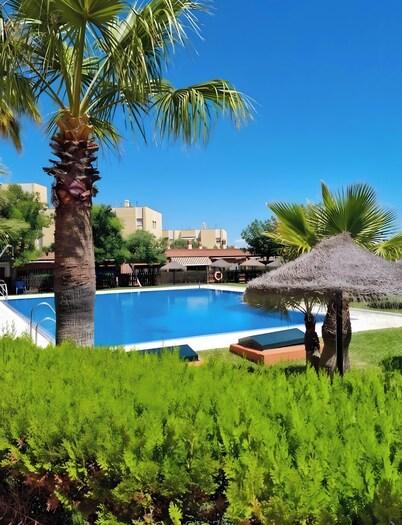 Studio '100m from the Beach' with Communal Pool, Private Terrace
