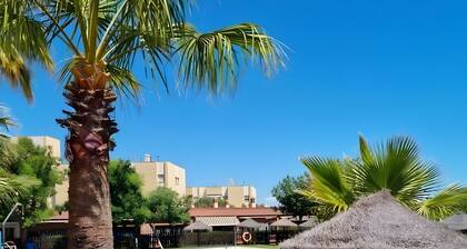 Studio « à 100 m de la Plage » avec Piscine Commune, Terrasse Privée et Wi-Fi
