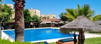 Studio « à 100 m de la Plage » avec Piscine Commune, Terrasse Privée et Wi-Fi