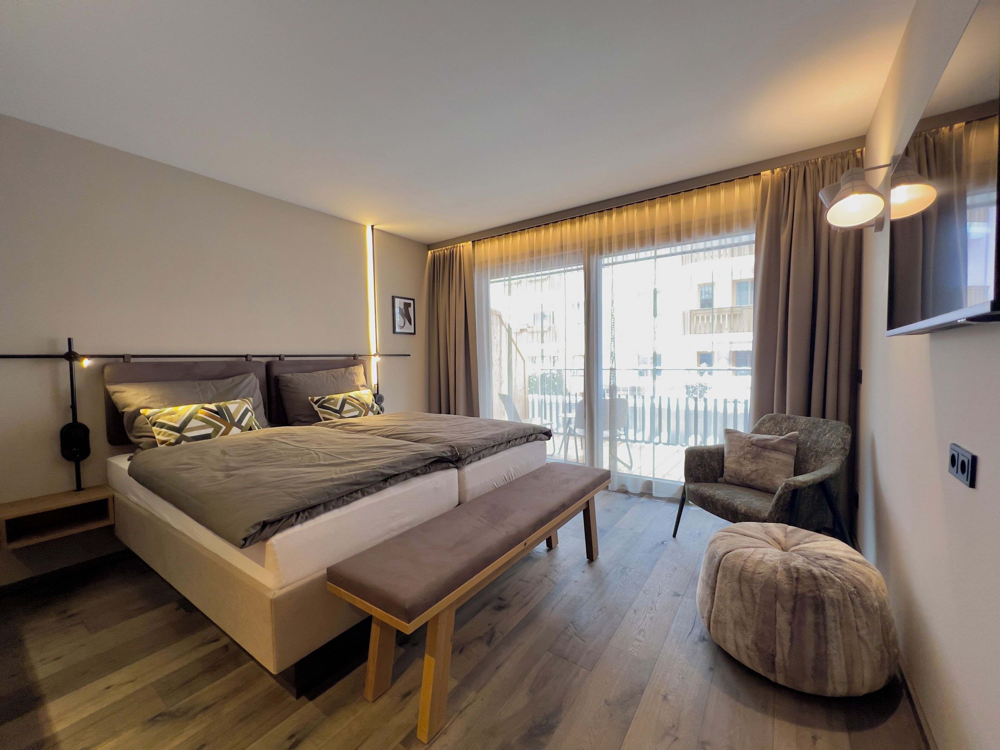 Ropa de cama hipoalergénica, escritorio, cunas y wifi gratis 