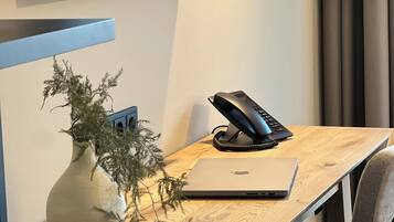 Ropa de cama hipoalergénica, escritorio, cunas y wifi gratis